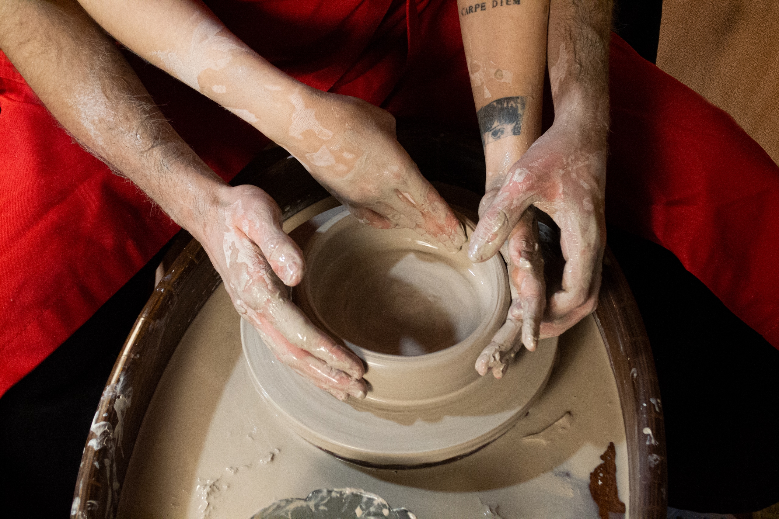 Романтическое свидание в гончарной мастерской