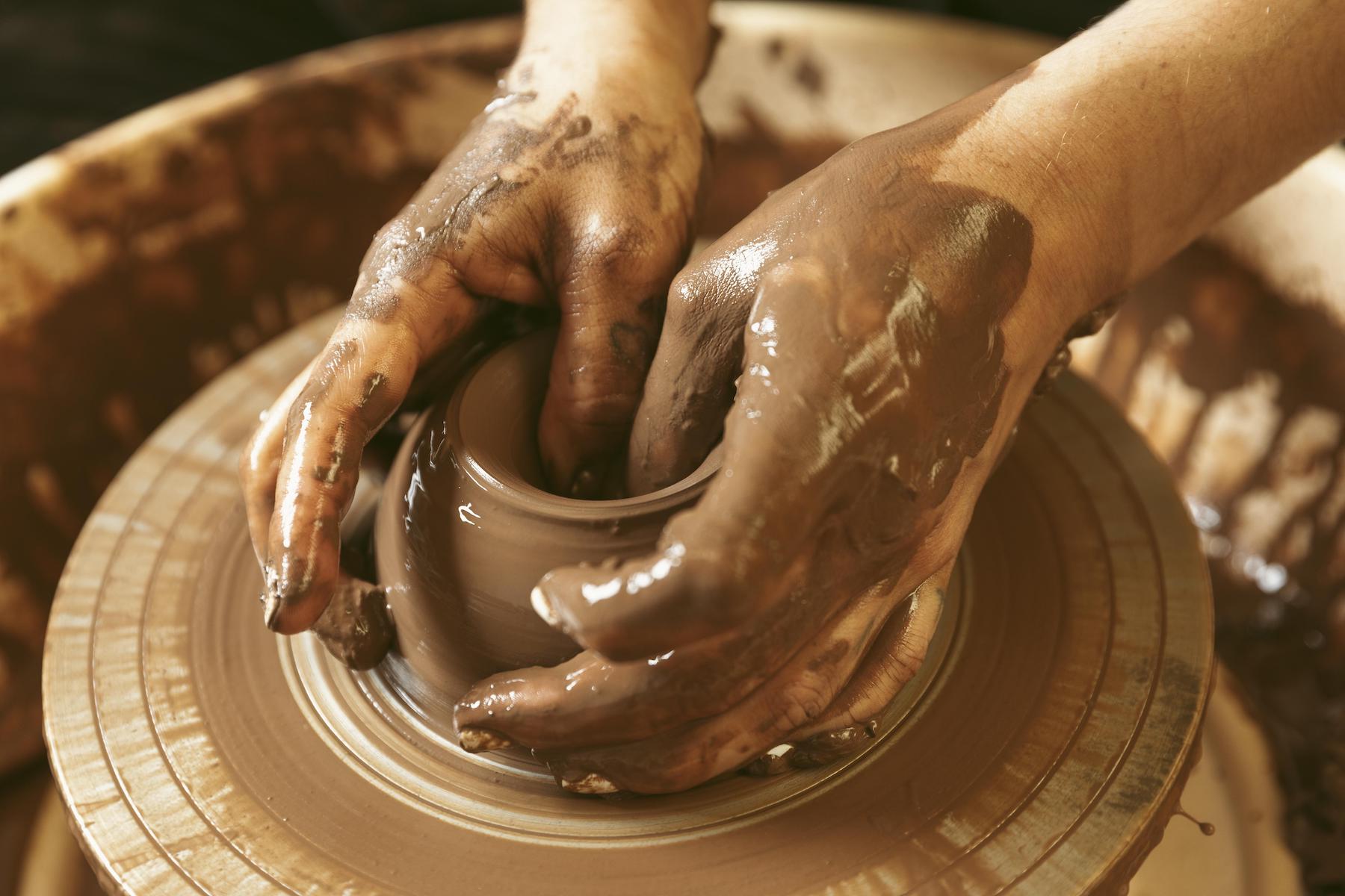 Гендер-пати для двоих в гончарной мастерской