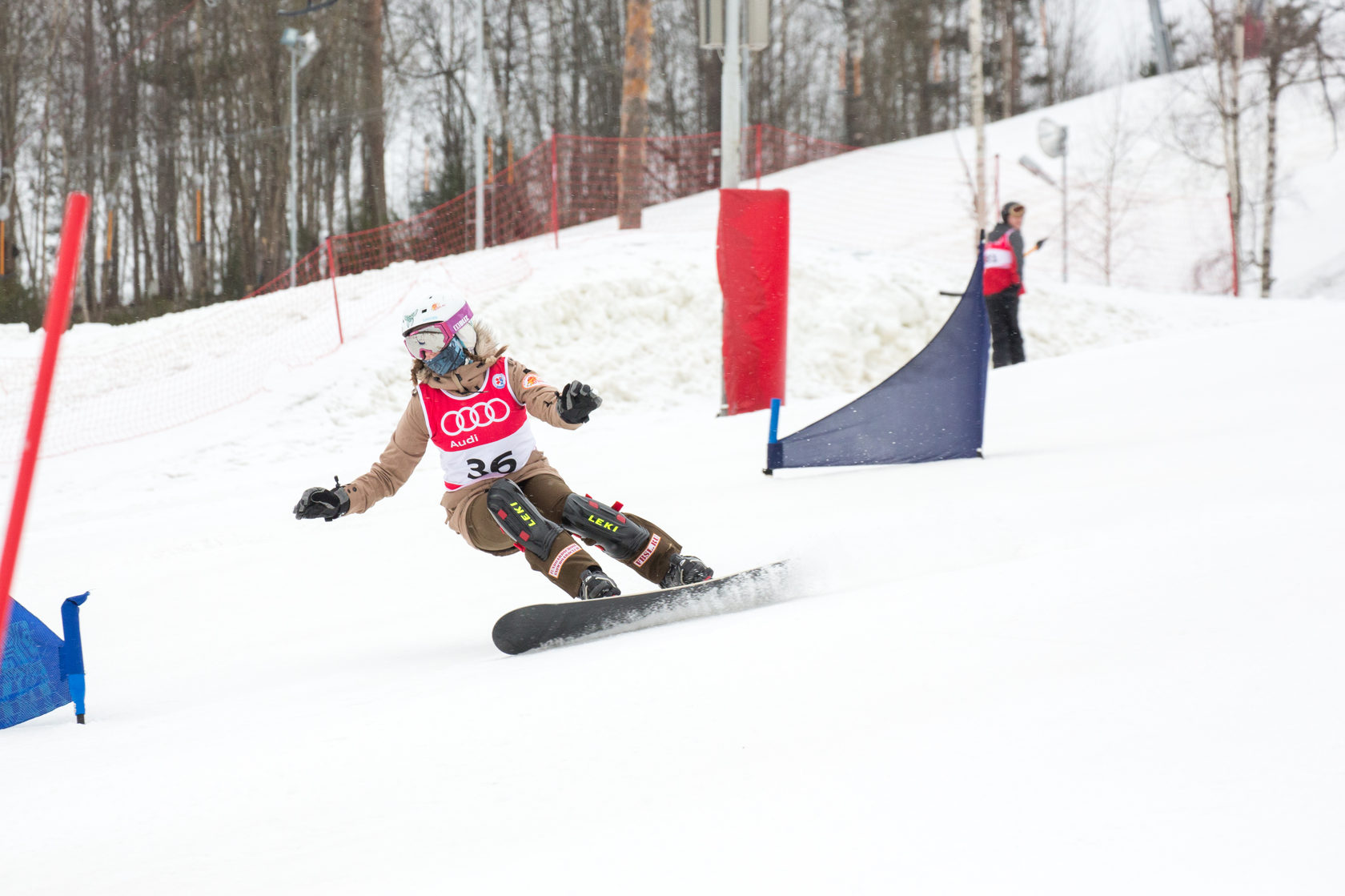 Детское занятие по катанию на сноуборде