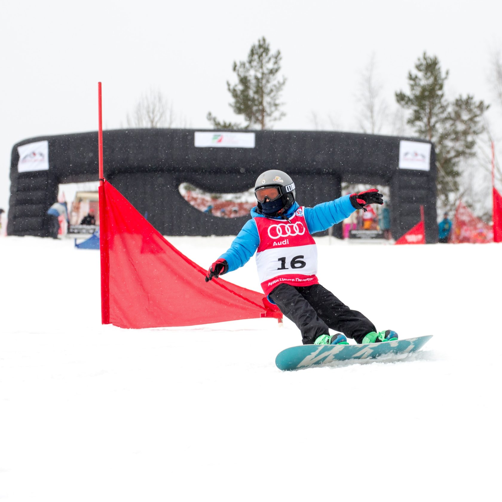 Детское занятие по катанию на сноуборде