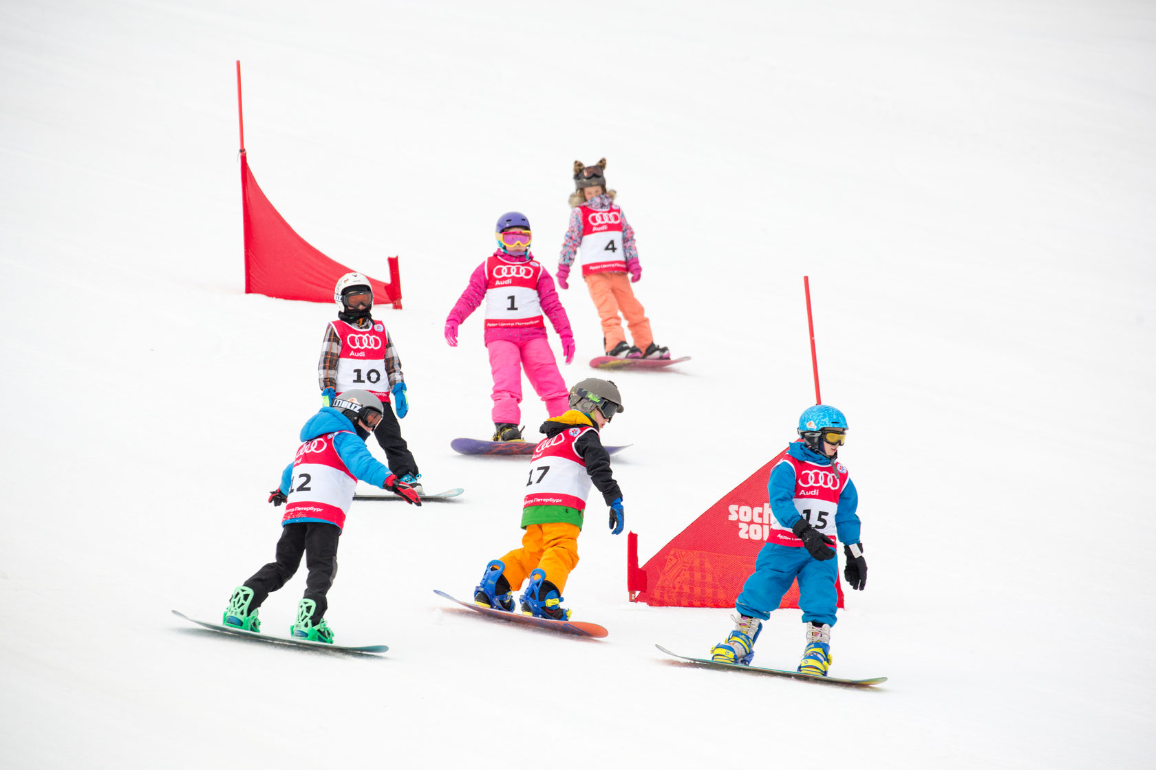 Детское занятие по катанию на сноуборде