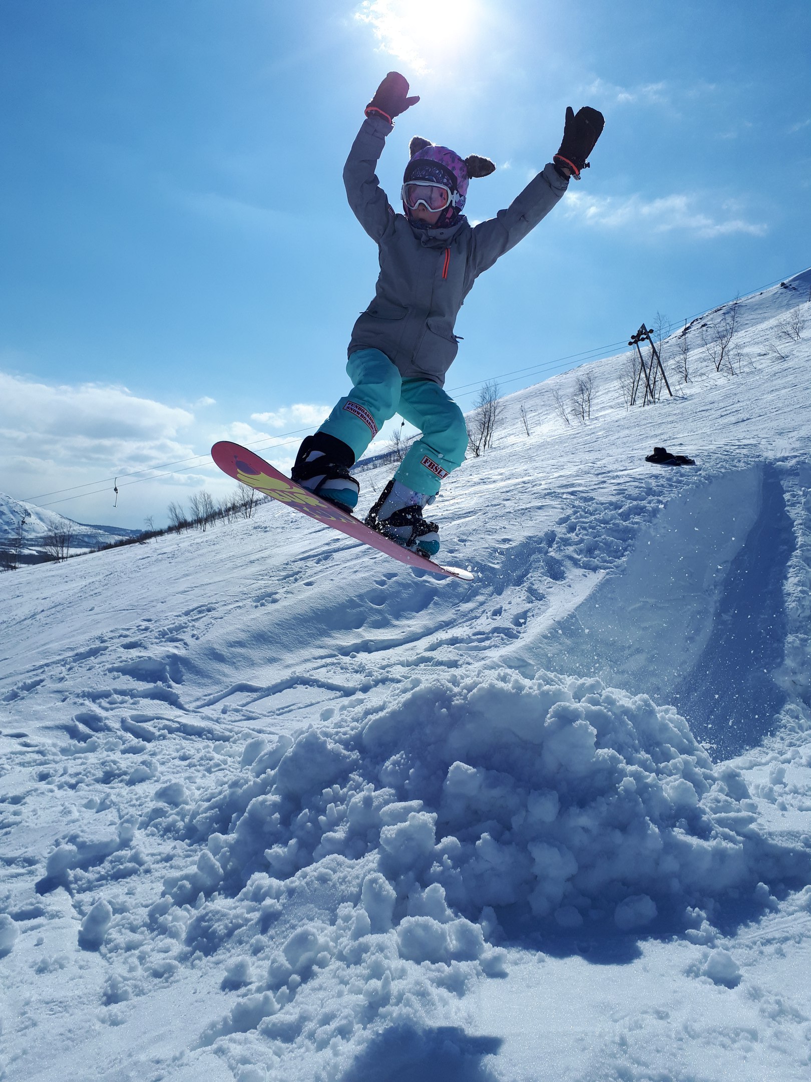 Детское занятие по катанию на сноуборде