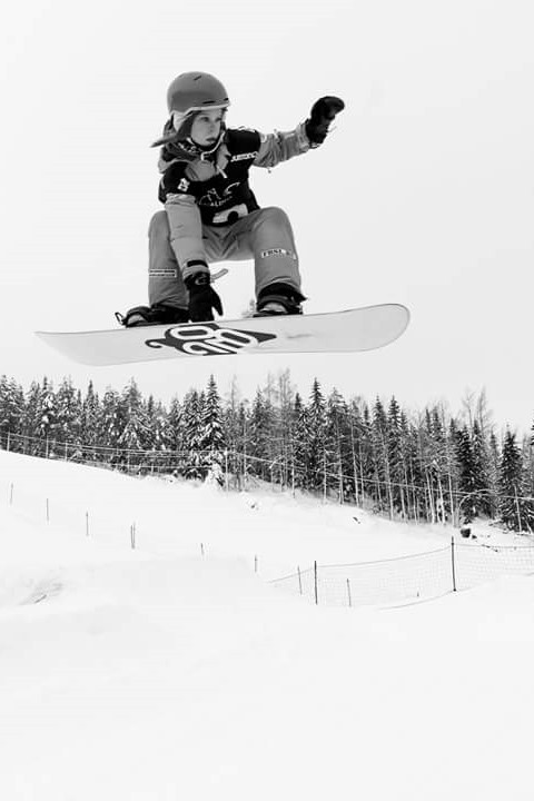 Детское занятие по катанию на сноуборде