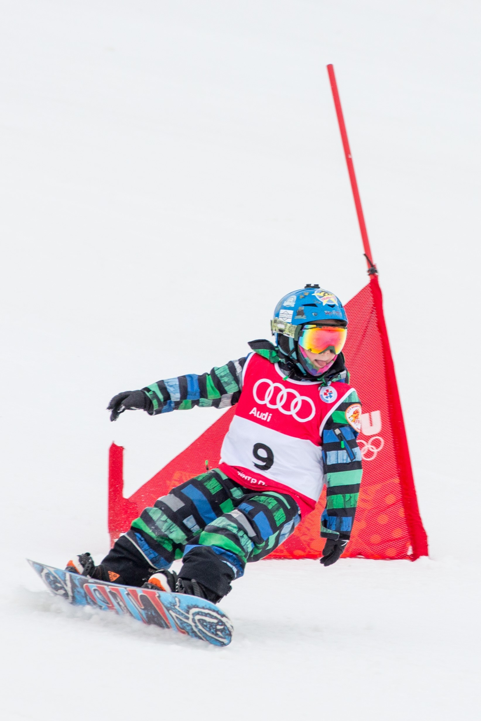 Детское занятие по катанию на сноуборде