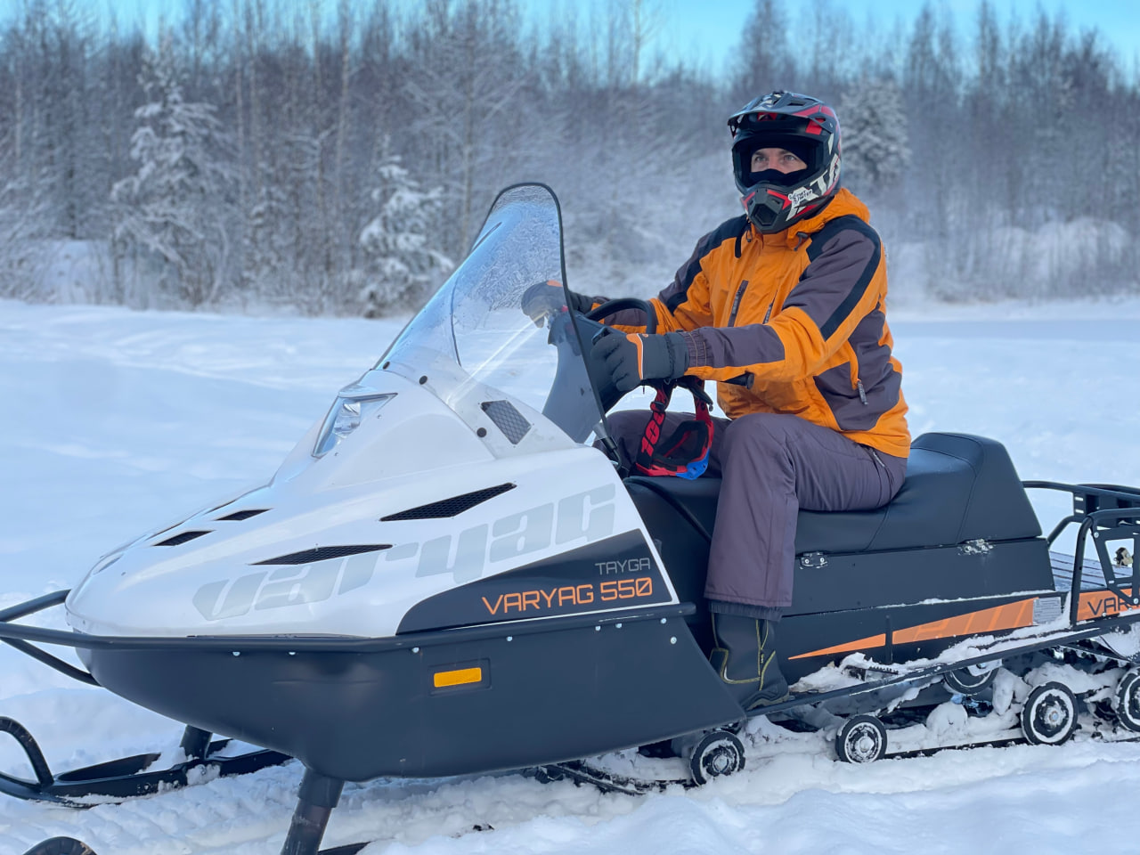Драйвовое катание на снегоходе