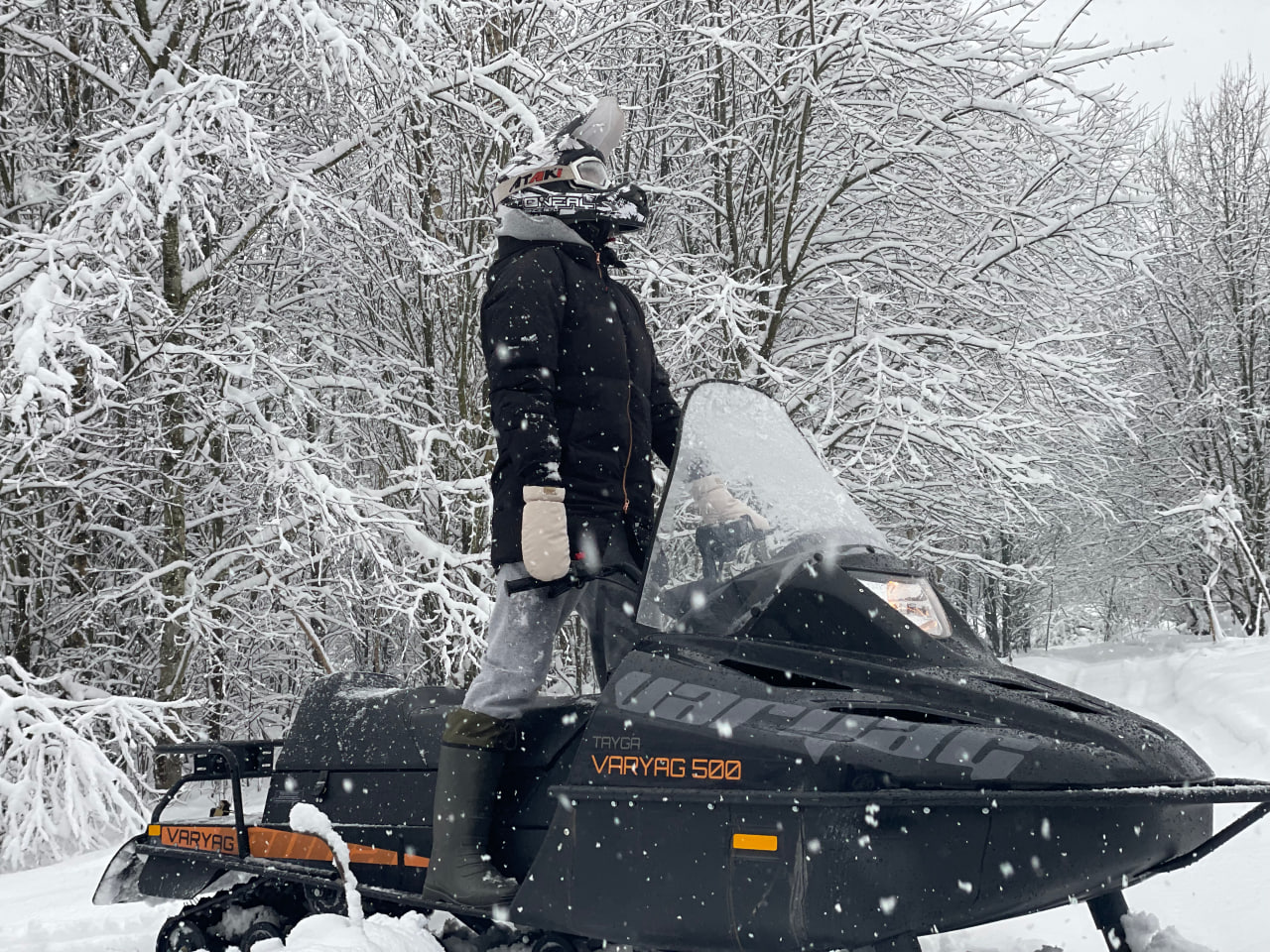 Драйвовое катание на снегоходе