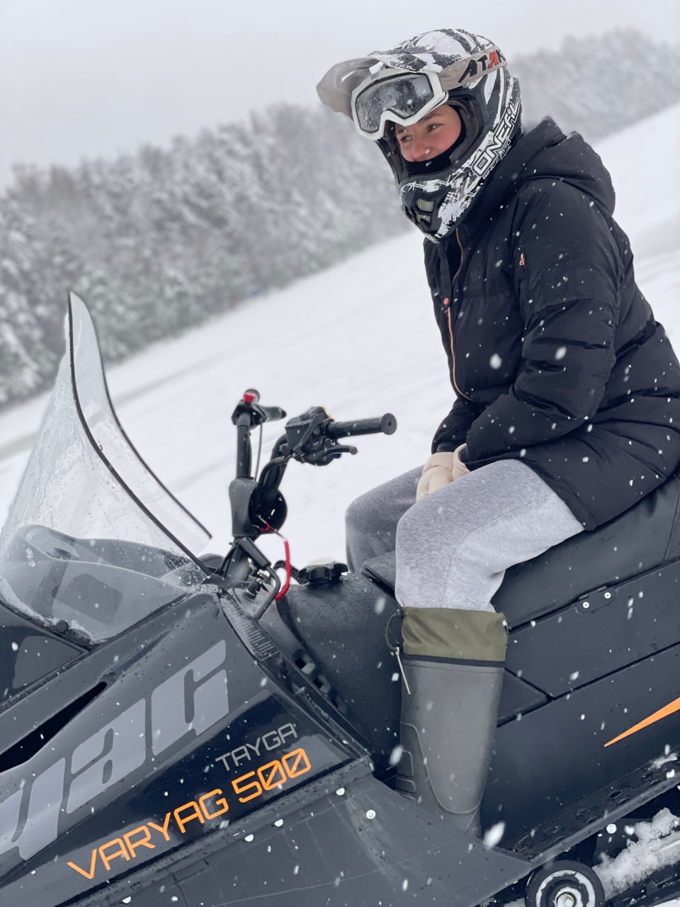 Драйвовое катание на снегоходе