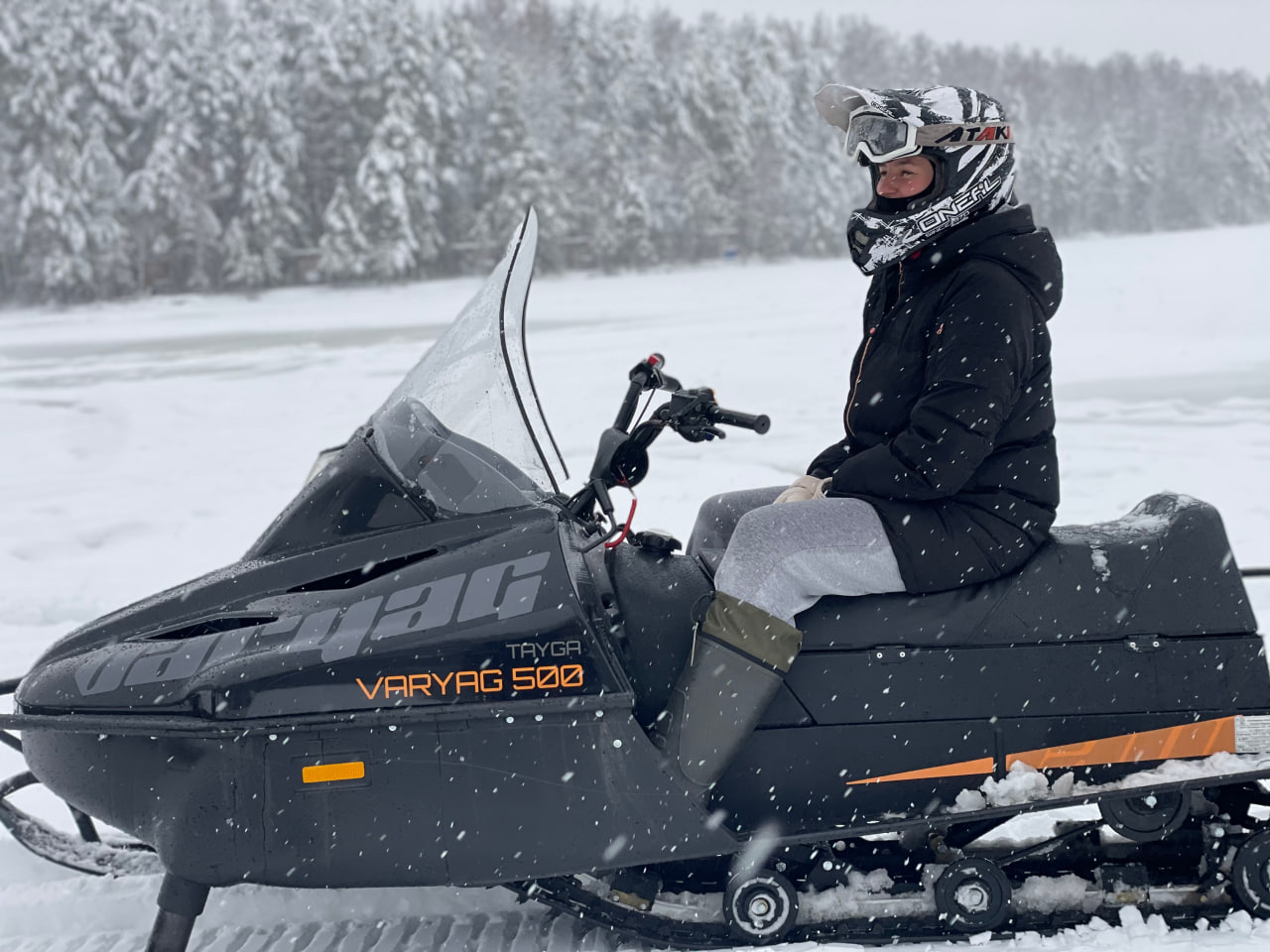 Драйвовое катание на снегоходе