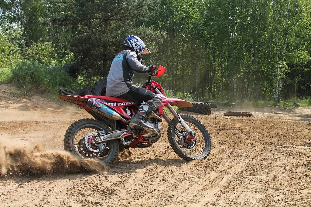 Драйвовое катание на эндуро