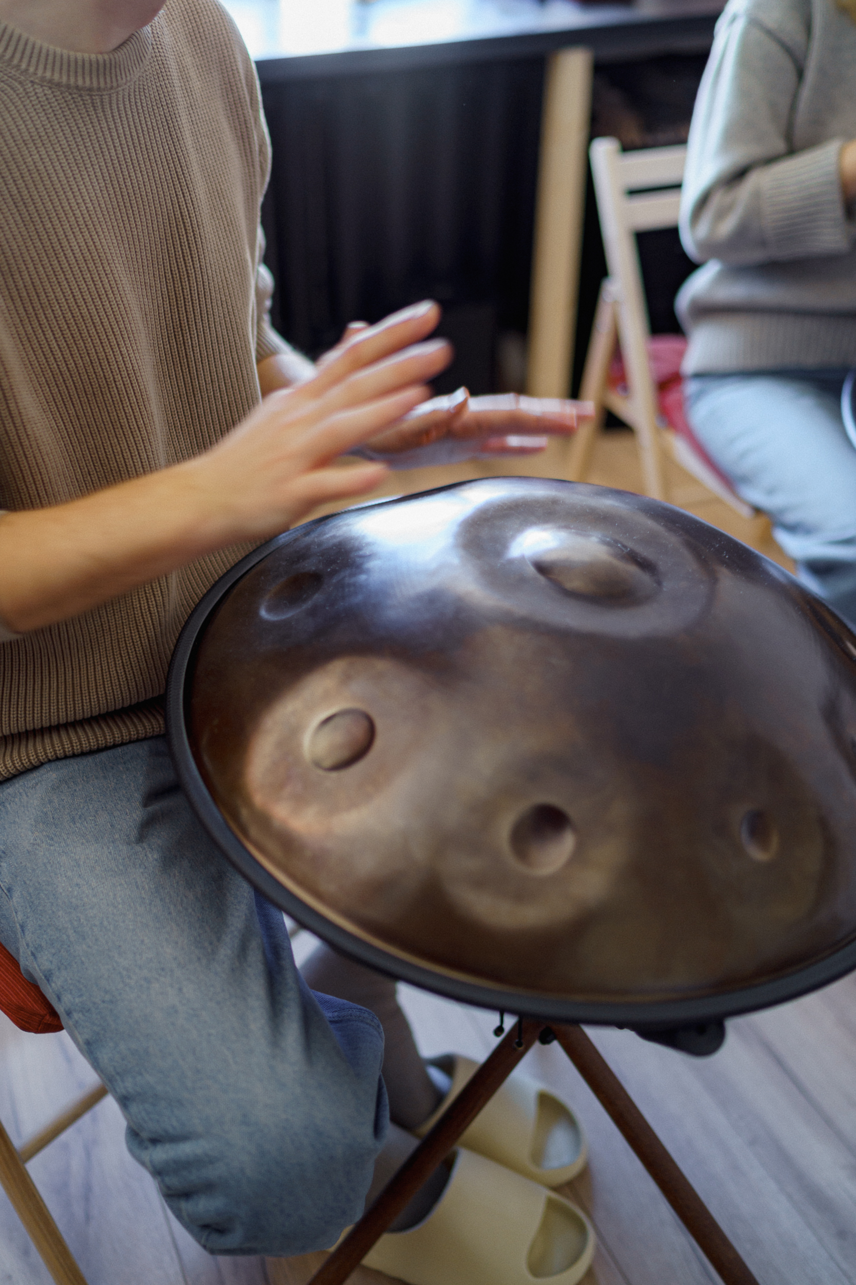 Занятие по игре на хэндпане для двоих