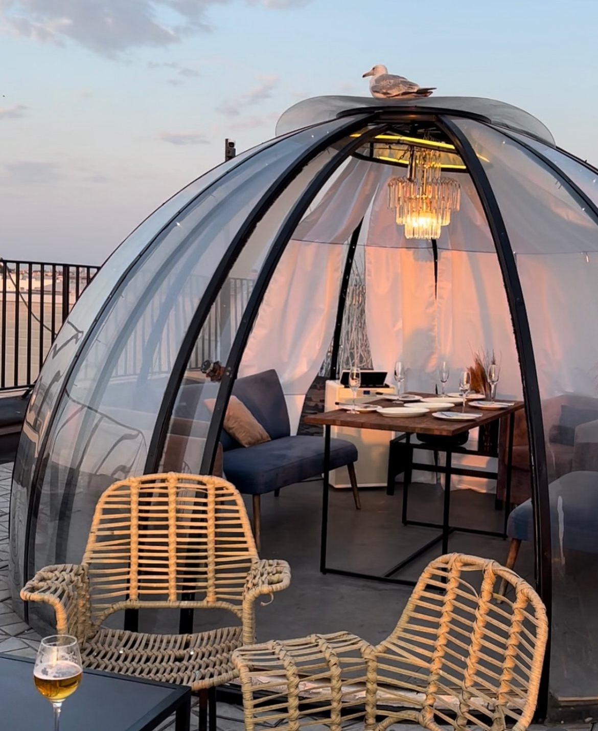 Свидание на крыше в куполе