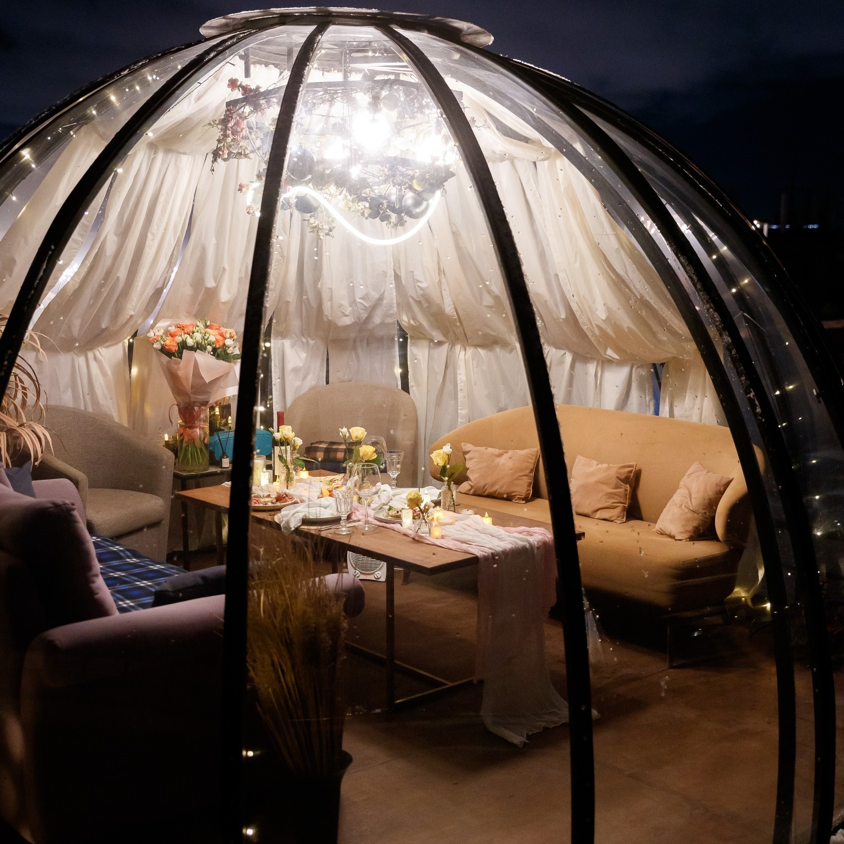 Свидание на крыше в куполе