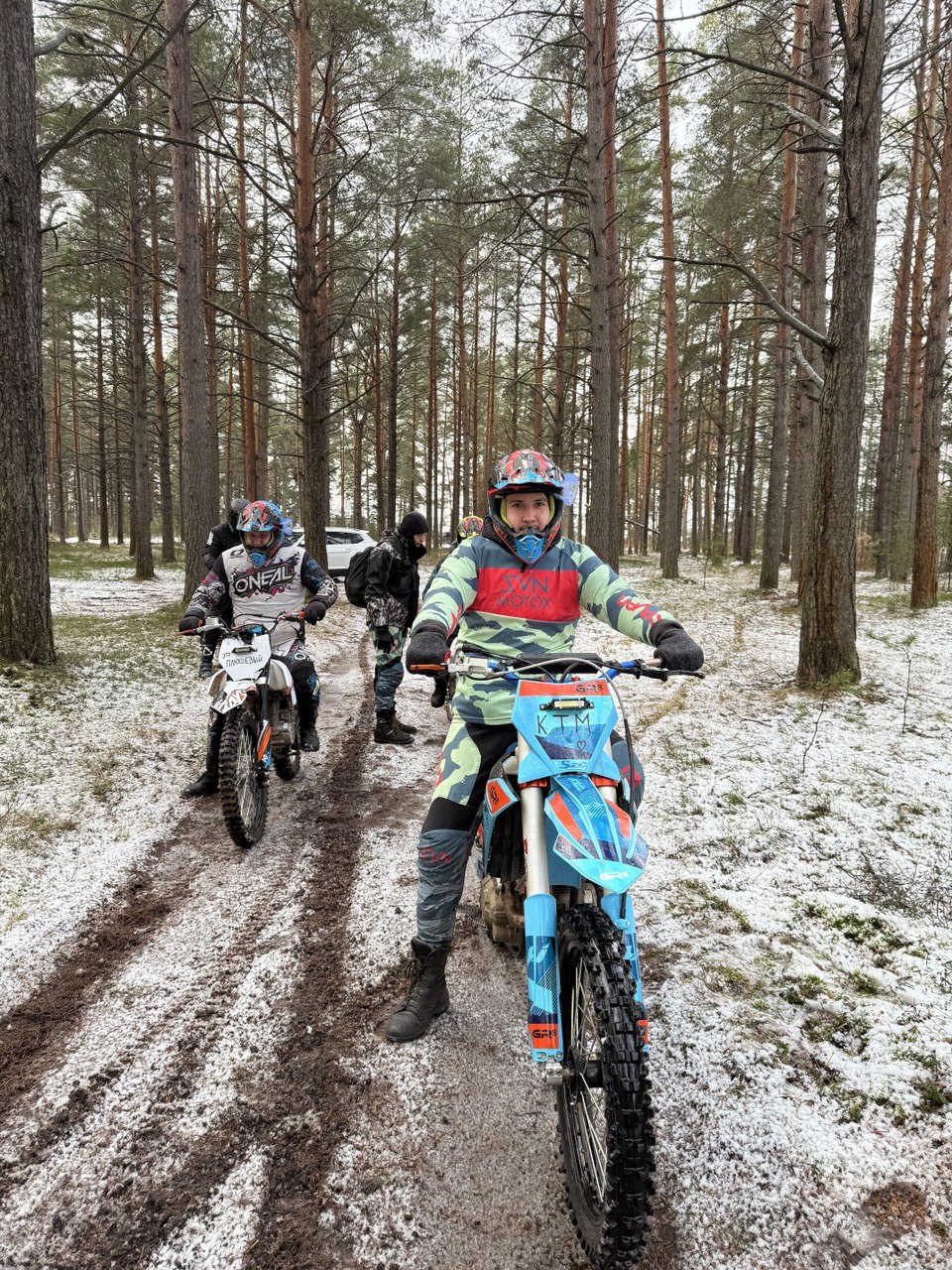 Драйвовое катание на питбайке