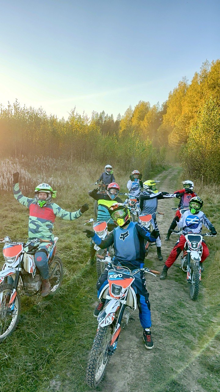 Драйвовое катание на питбайке