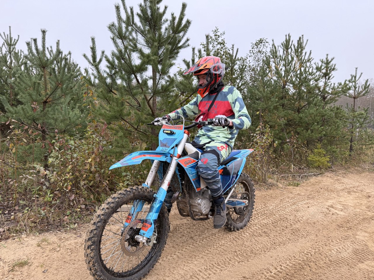 Катание на мотоцикле эндуро