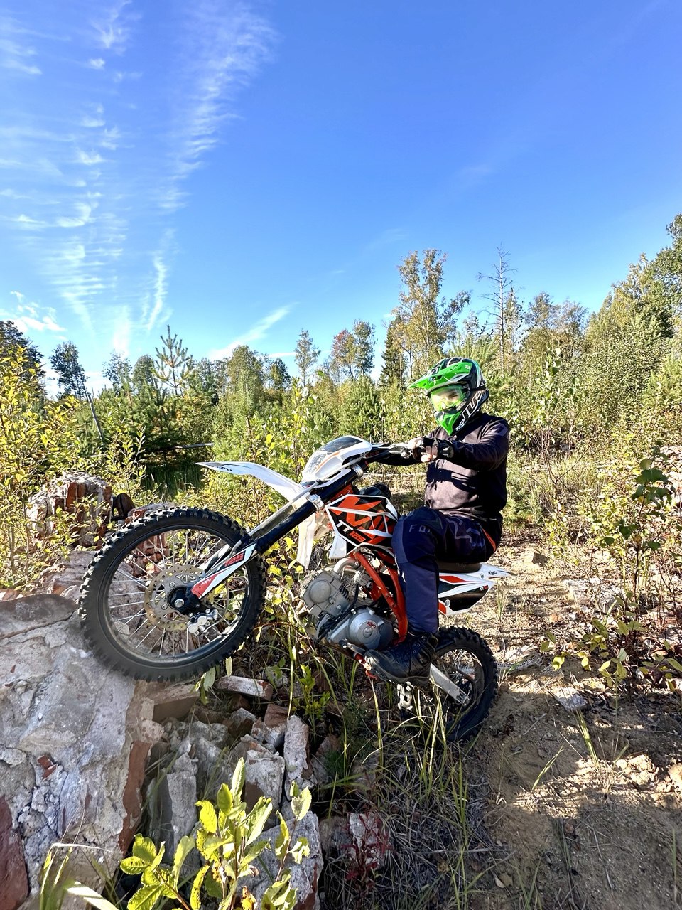 Катание на мотоцикле эндуро