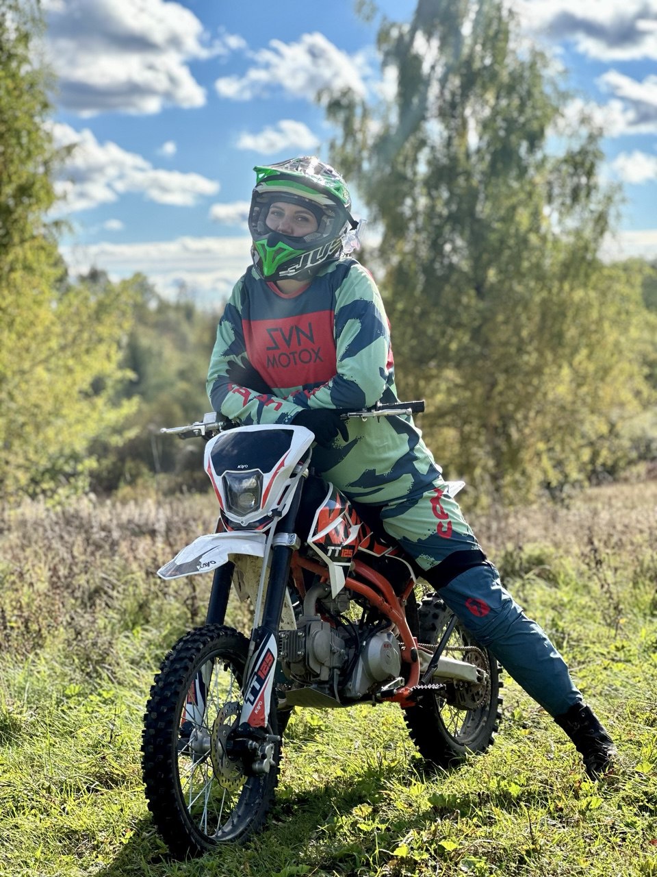 Катание на мотоцикле эндуро