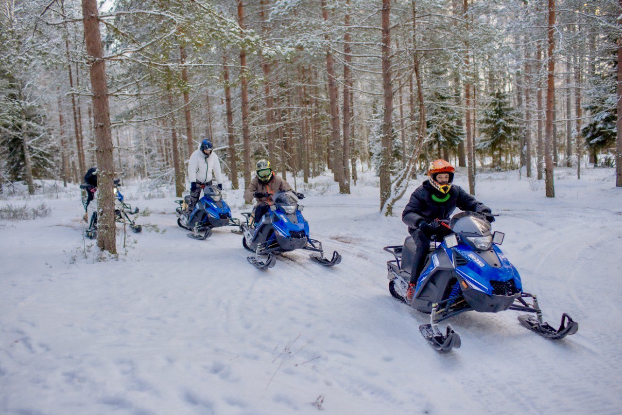 Прогулка на снегоходах