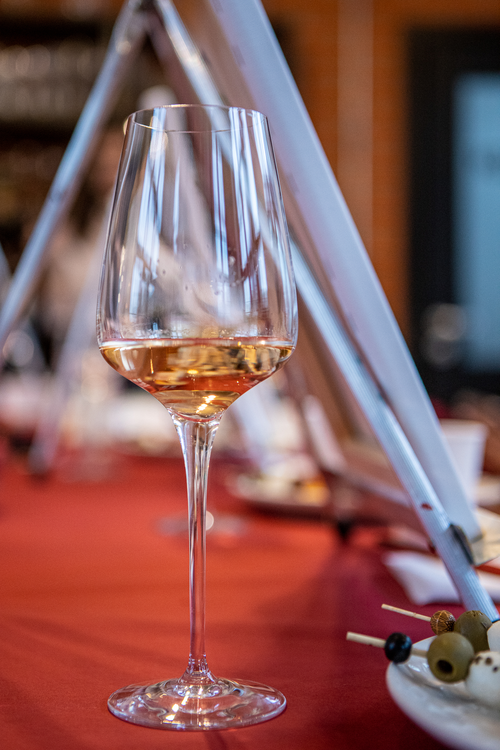 Арт-вечеринка: картина за бокалом вина