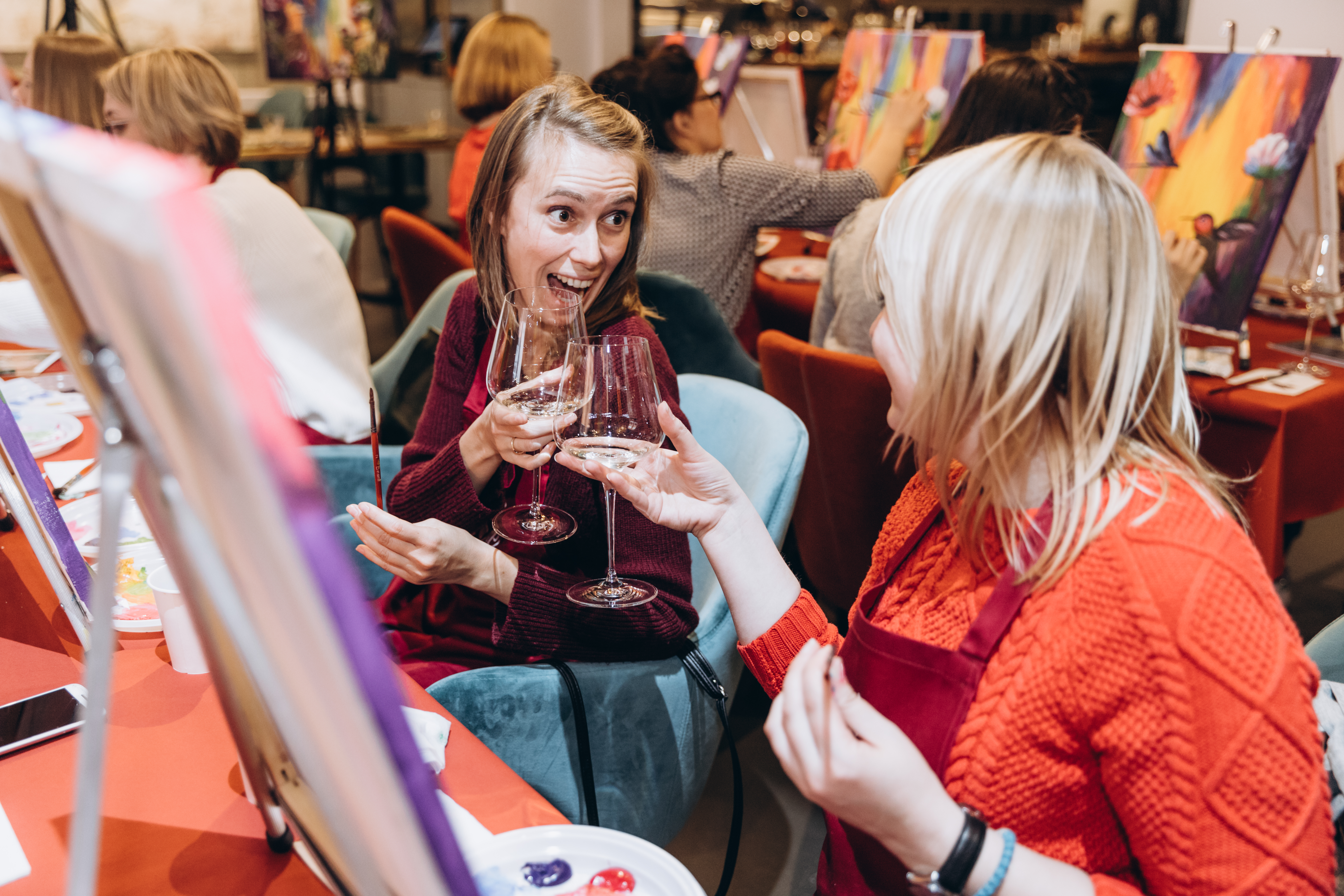 Арт-вечеринка: картина за бокалом вина