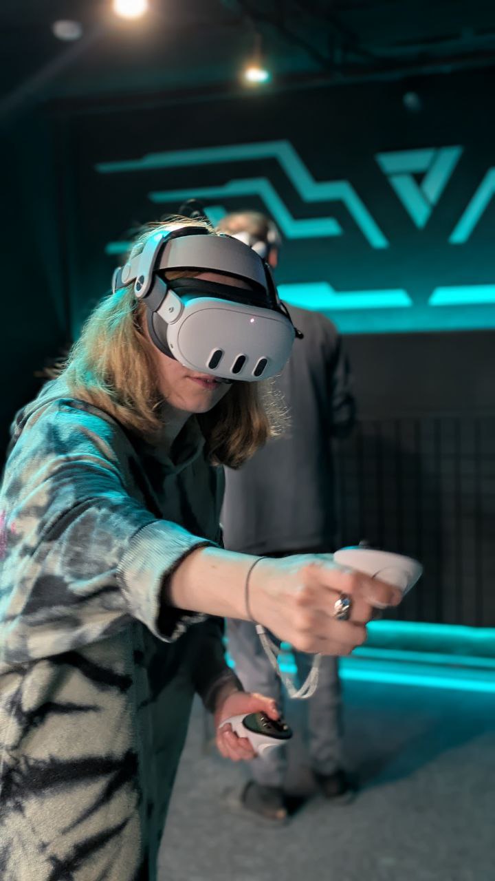 Игра в шлеме виртуальной реальности