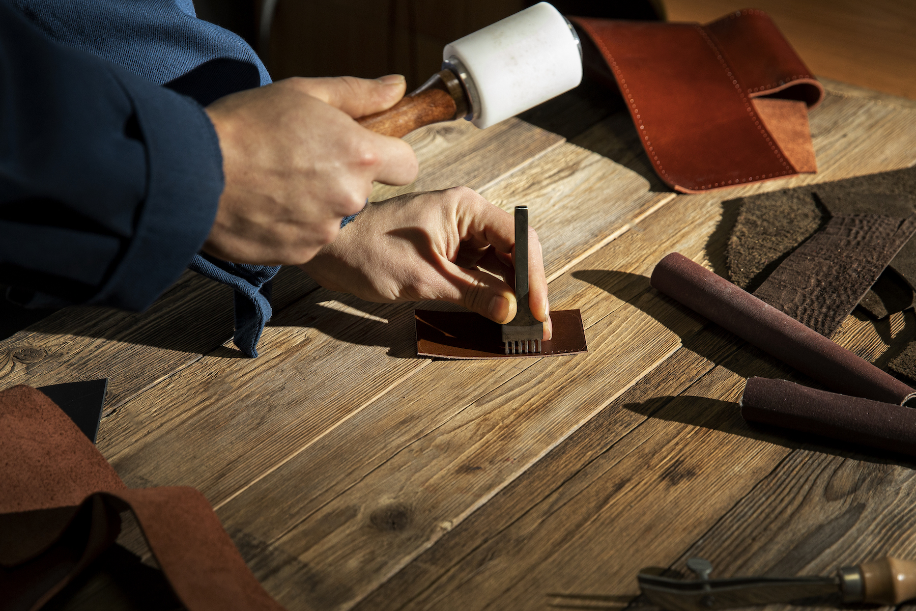 Мастер-класс по изготовлению обложки для паспорта из кожи