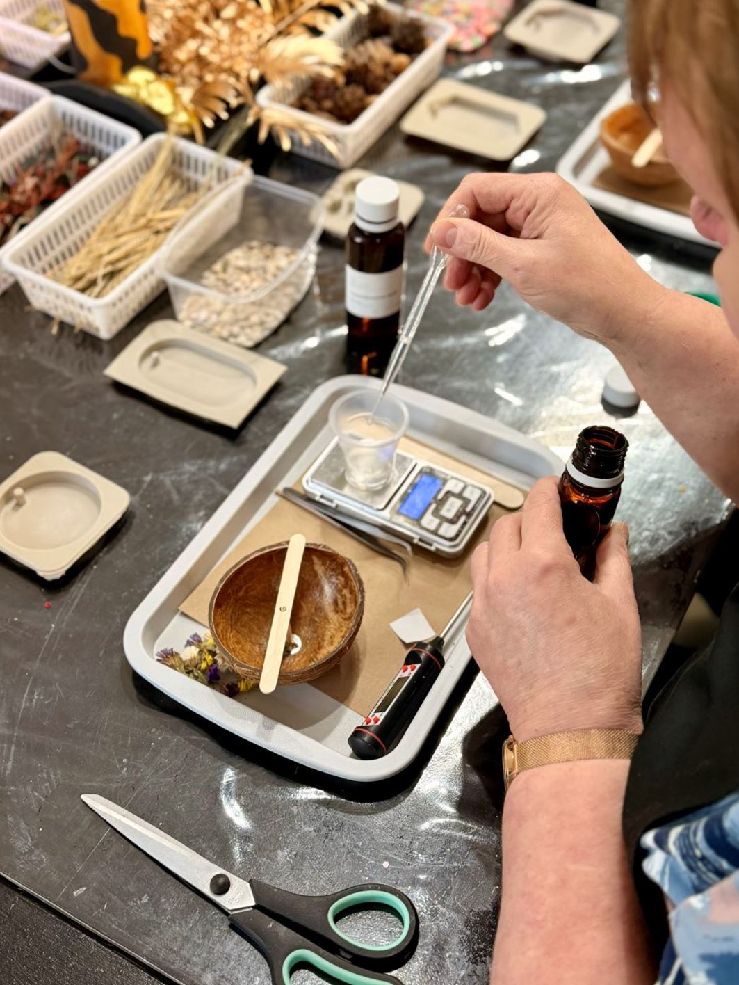 Мастер-класс для двоих: создание свечи в кокосе