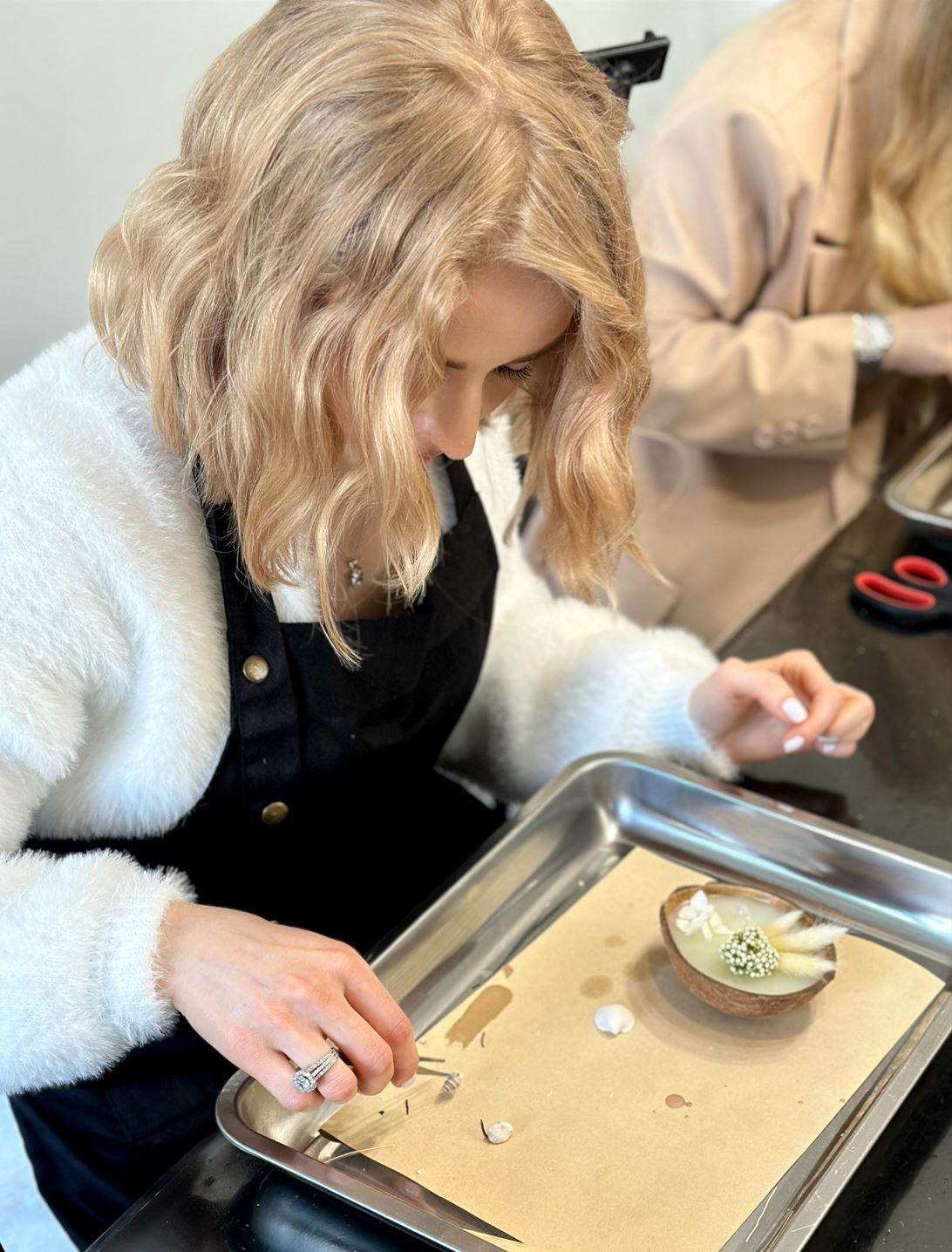 Мастер-класс для двоих: создание свечи в кокосе