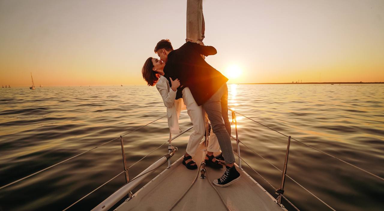 Романтическая прогулка под парусом для двоих