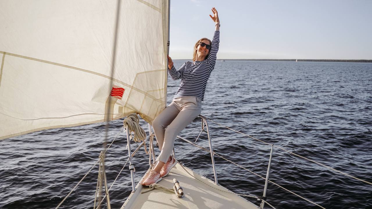 Прогулка под парусом с обучением яхтингу