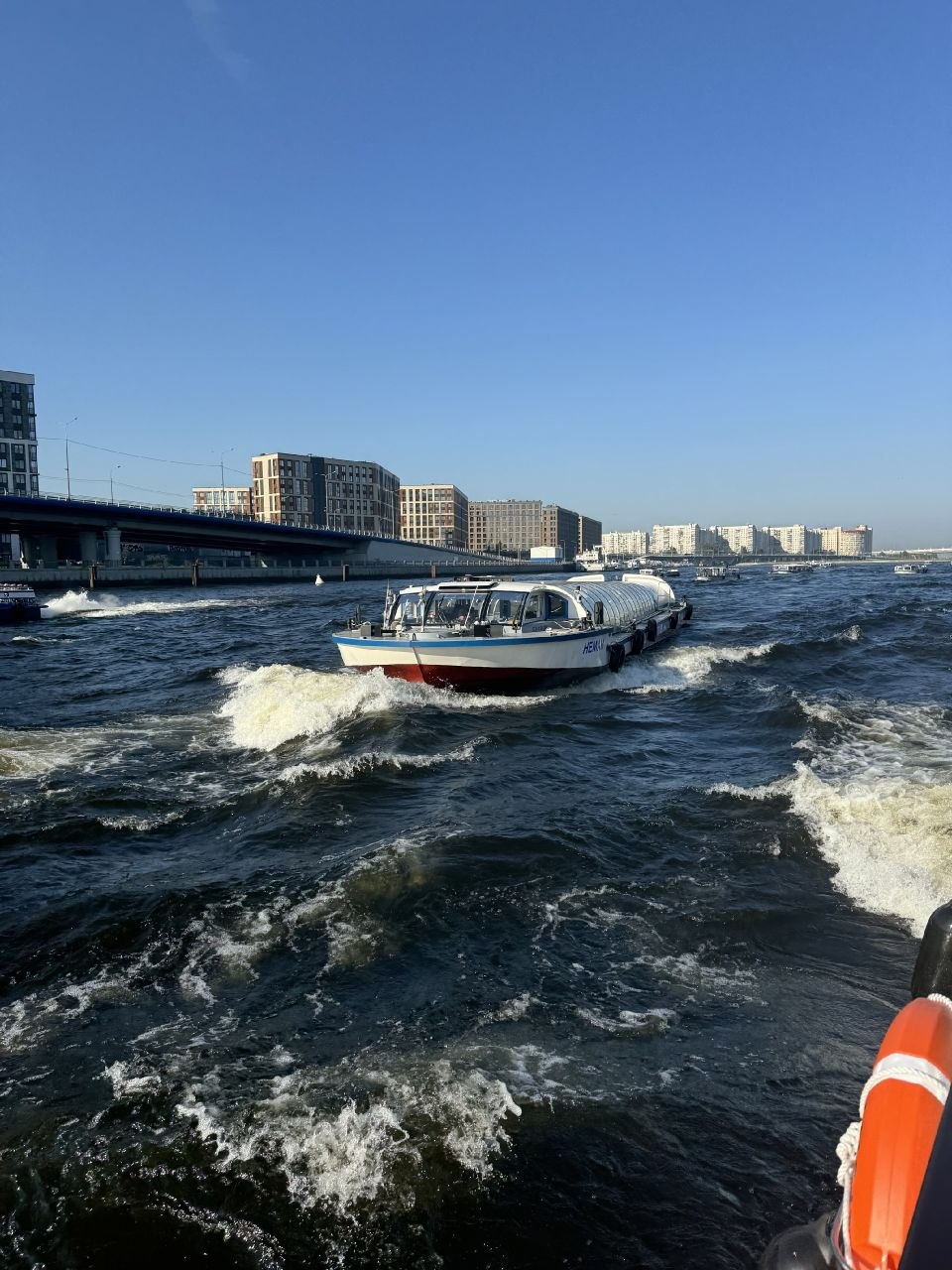 Экскурсия по рекам и каналам Санкт-Петербурга